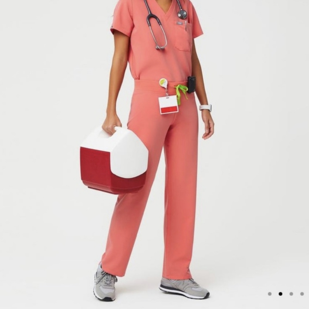 Figs Hot Coral Technical Collection Set Size M